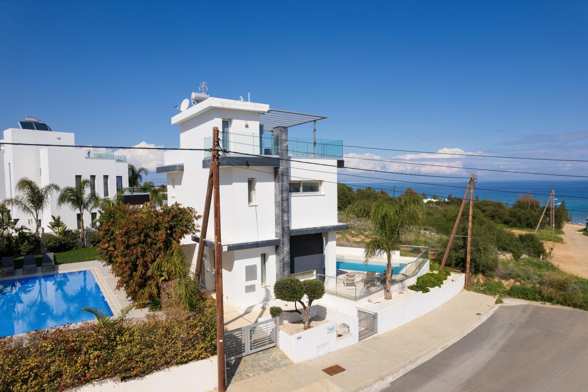 Seaside Luxury Villa Paralímni Eksteriør bilde