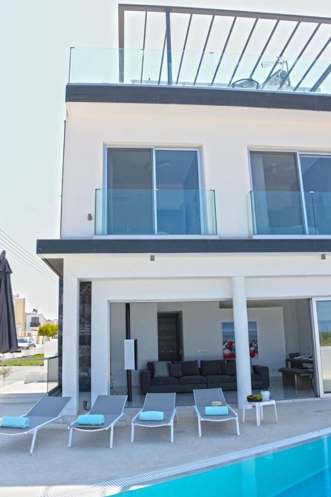 Seaside Luxury Villa Paralímni Eksteriør bilde