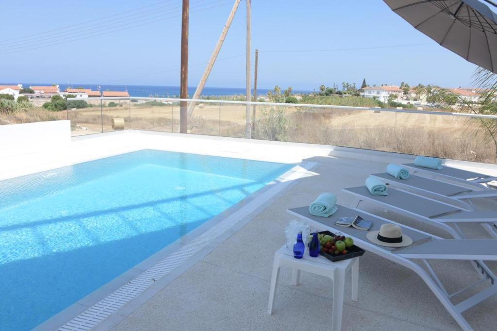 Seaside Luxury Villa Paralímni Eksteriør bilde